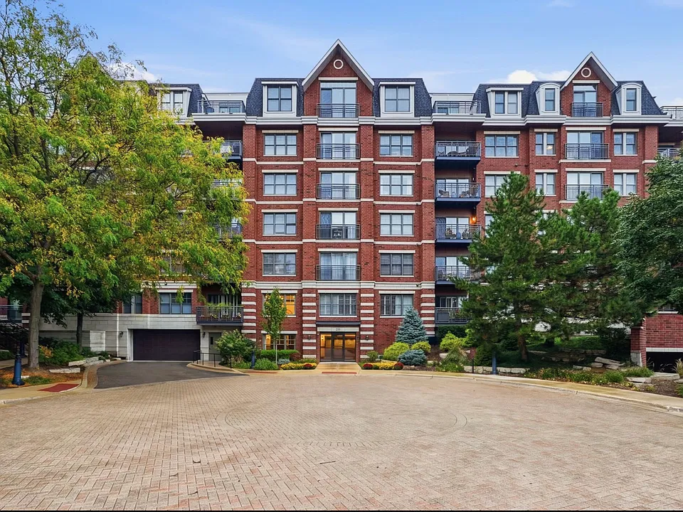 255 E Liberty Dr #603