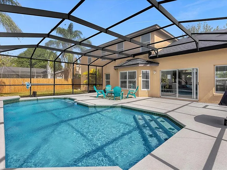 2820 Smithfield Dr — Photo 2