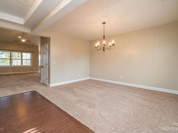 4th image of 624 Rosemore Pl