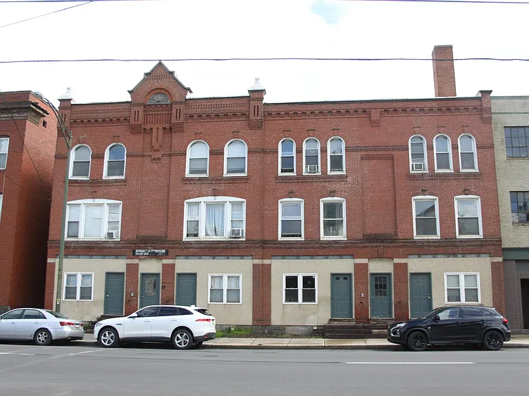 377 W 3rd St — Photo 1