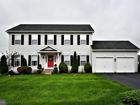 3010 Summer Meadow Dr, Douglassville, PA 19518