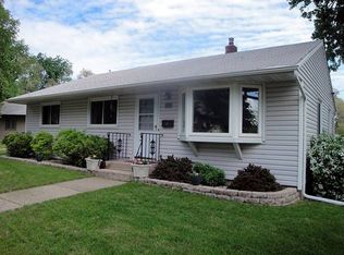 697 Edgar Ave, Saint Paul, MN 55117