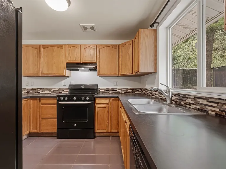 1012 David St SE — Photo 9
