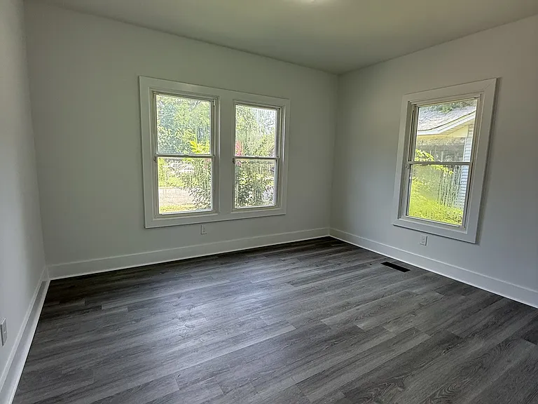 1031 Cotton Ave SW — Photo 9