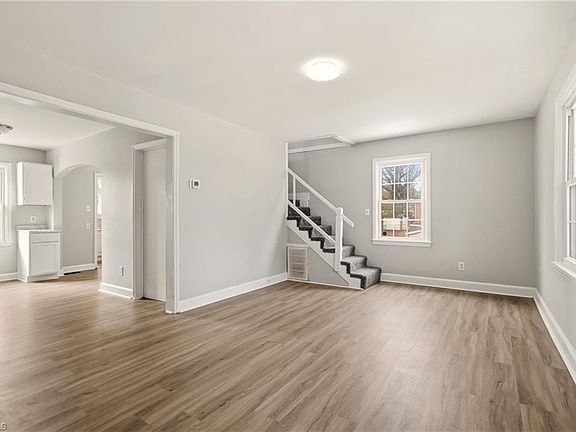 3rd image of 3530 Hemlock Dr