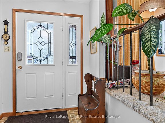 3rd image of 87 Oakwood Cres
