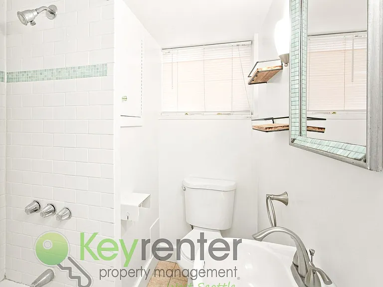 215-221 E Louisa St — Photo 9