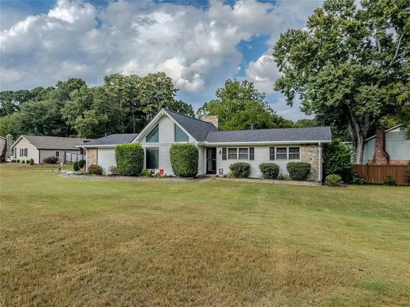 2256 Windsor Dr, Snellville, GA 30078