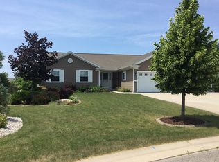 W6235 Sherwood Point Ct, Greenville, WI 54942