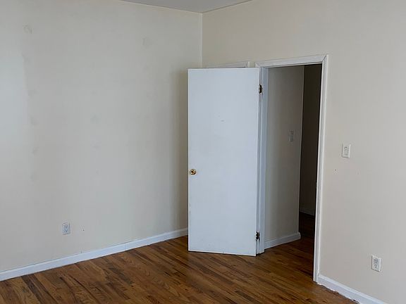 5th image of 426 E 22nd St Unit 3A
