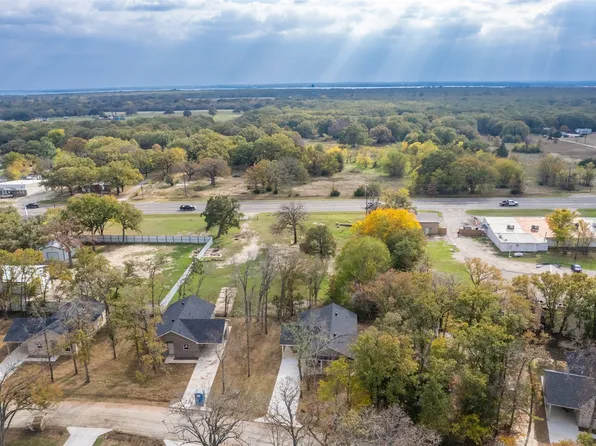 921 Hillburn Dr, West Tawakoni, TX 75474