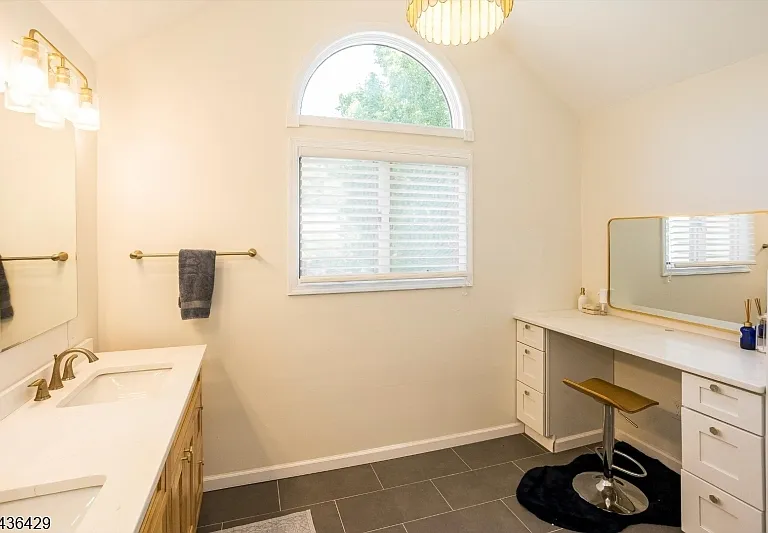 35 Lenox Ct — Photo 23