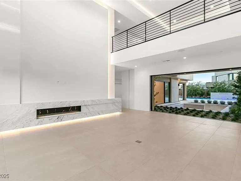 7385 Heron Canyon Ct — Photo 4