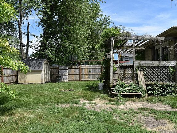 2nd image of 1434 Round Lake Dr