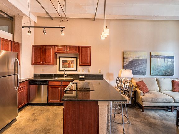 5th image of 1535 Walnut St APT 305