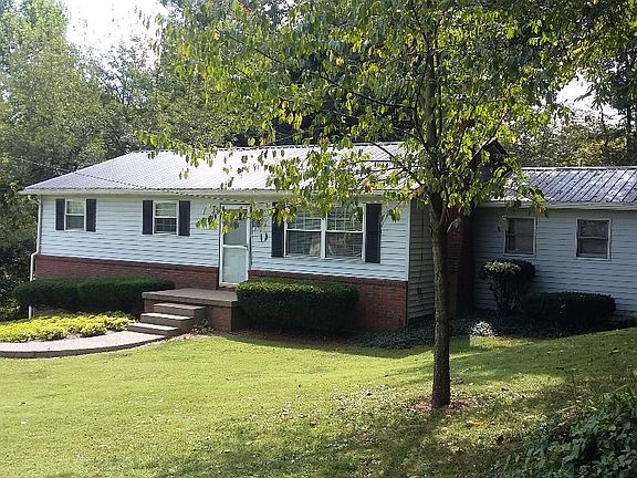 3rd image of 3200 Lakewood Dr
