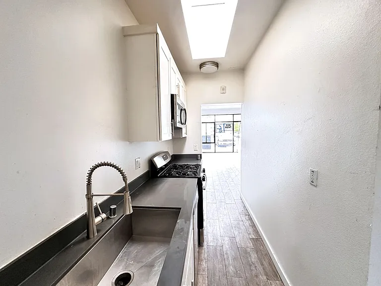646 Hegenberger Rd #C — Photo 7