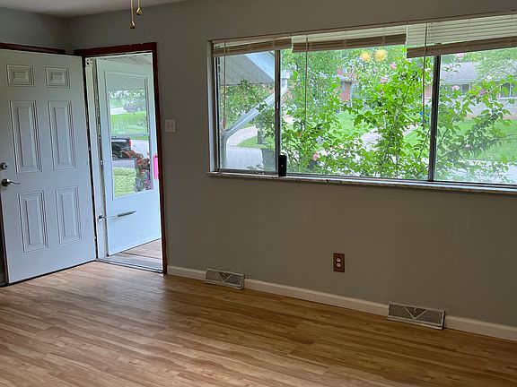 3rd image of 1112 Chargene St