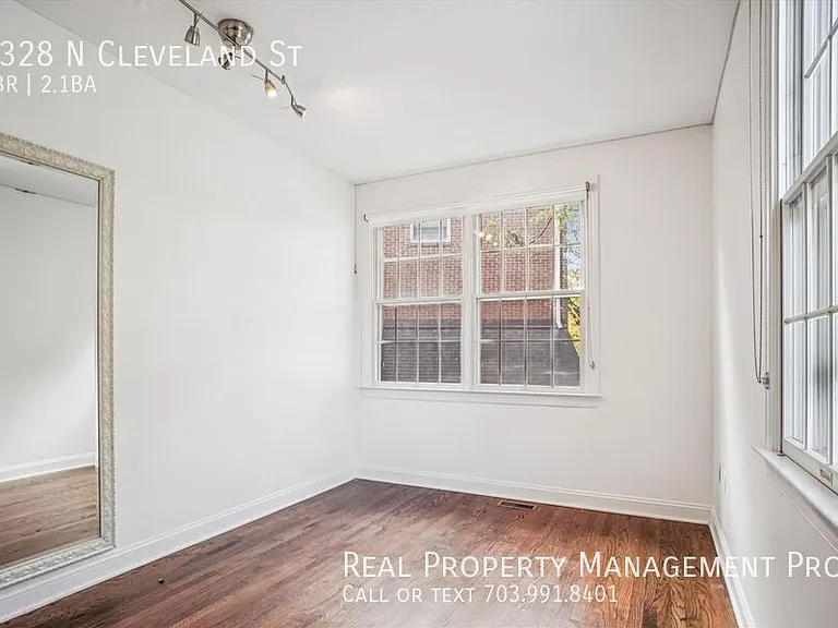 1328 N Cleveland St — Photo 36