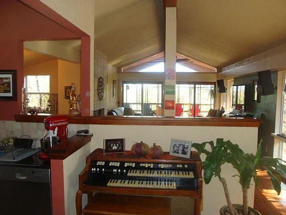 5th image of 107 Crest Dr