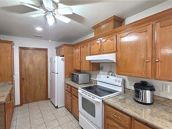 3rd image of 1203 Laredo St