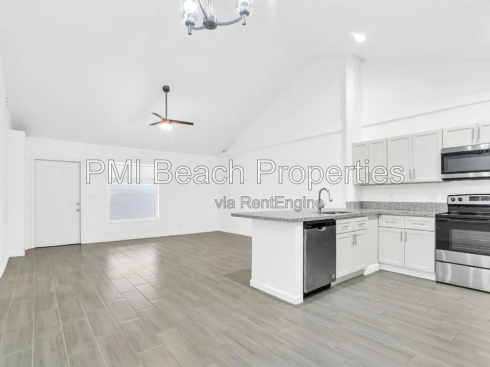 13978 Folkestone Cir