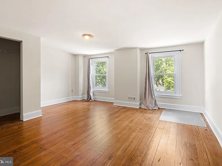 146 W 1st Ave — Photo 2