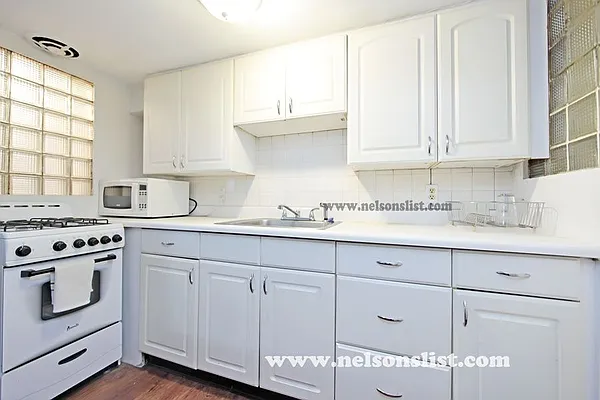 Rented by Nelson Aybar, LREB | media 4