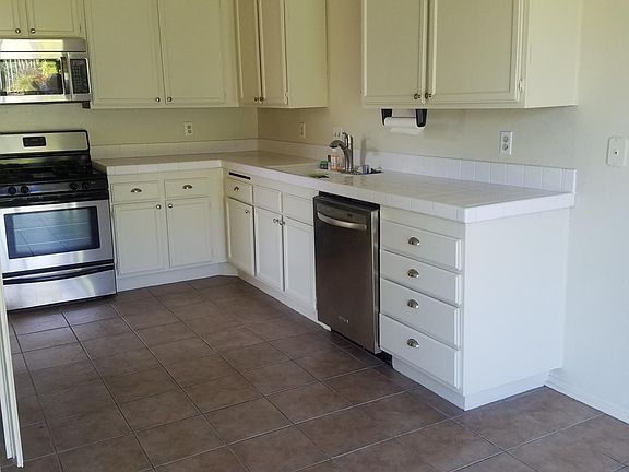 kitchen & breakfast nook