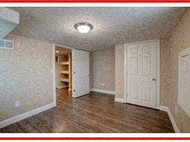 3205 Glencoe St — Photo 5