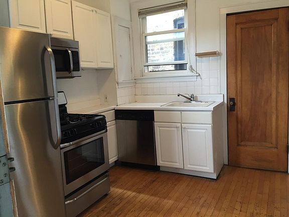 5th image of 2253 W Cornelia Ave #2