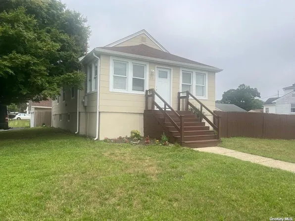 92 12th Avenue, West Babylon, NY 11704