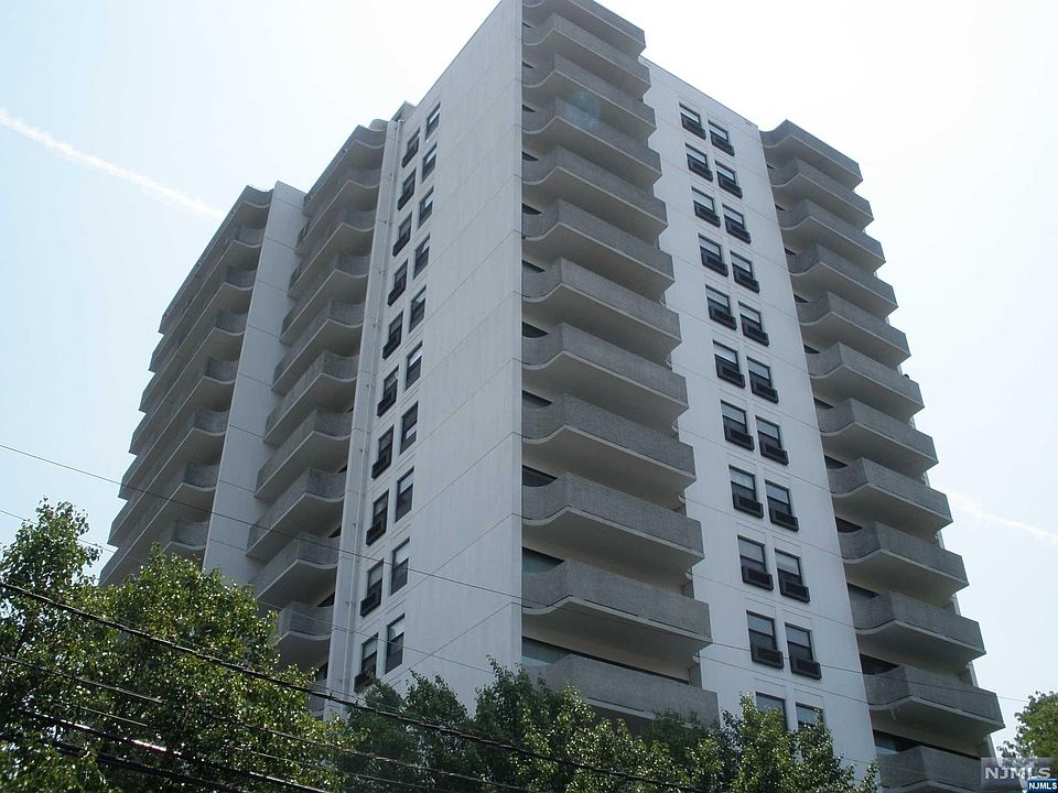 1st image of 1600 Center Ave APT 10E