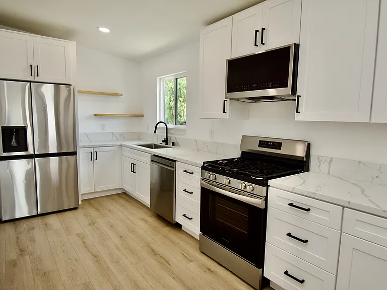 820 Iris Ave #1 — Photo 6