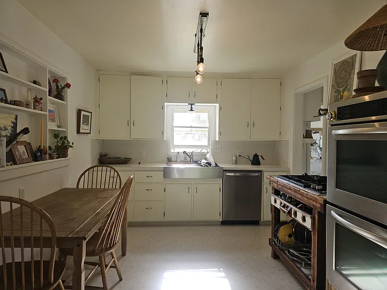 980 Wenzel Ln — Photo 12