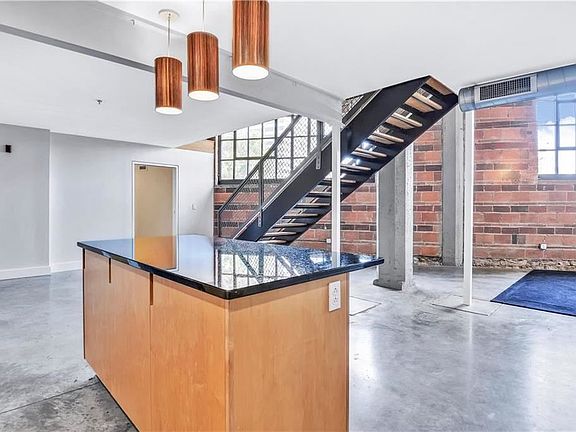 5th image of 2120 Wyandotte St APT 6
