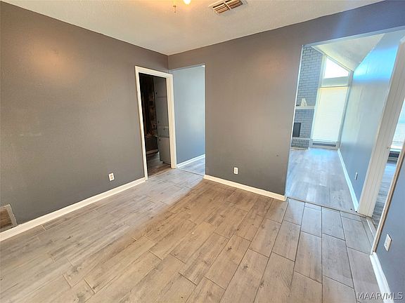 5th image of 6061 Briarhurst Dr