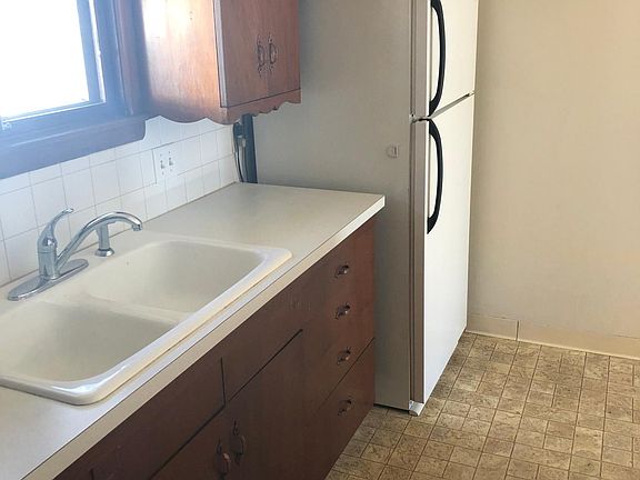 4th image of 2502 N Washington St