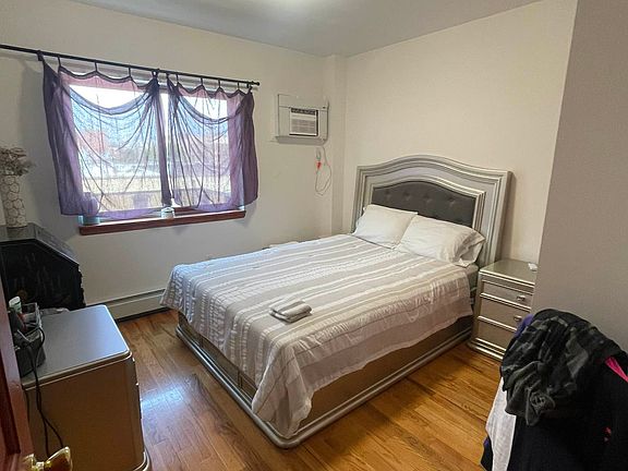 5th image of 2160 33rd St APT 3B