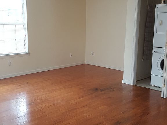 Living area, laundry