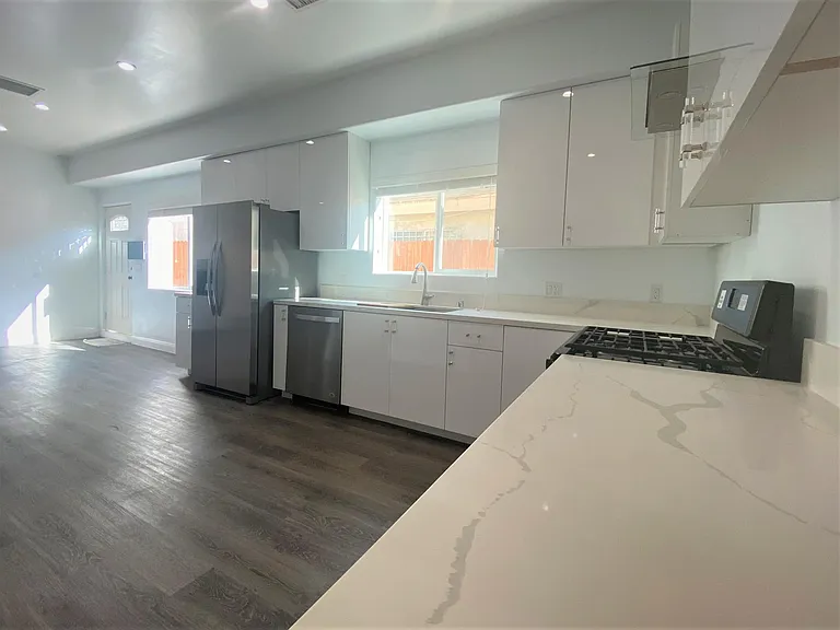 428 N Harvard Blvd — Photo 12
