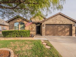 404 Brookhollow Ln, Saginaw, TX 76131