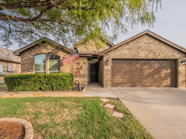 404 Brookhollow Ln, Saginaw, TX 76131