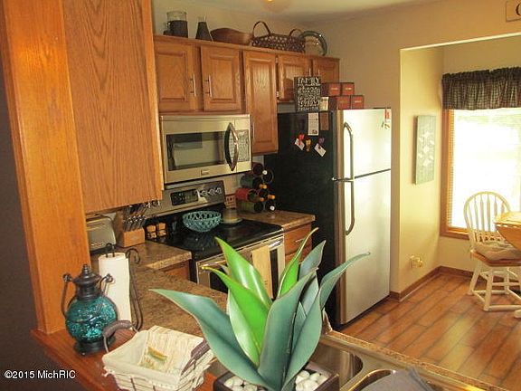 3rd image of 282 Appletree Ln