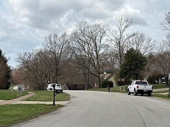 4th image of 7920 Barbour Manor Dr