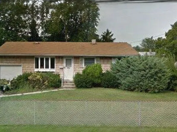 1318 Chicago Ave, Bay Shore, NY 11706