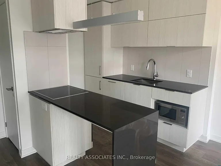 20 Richardson St — Photo 2
