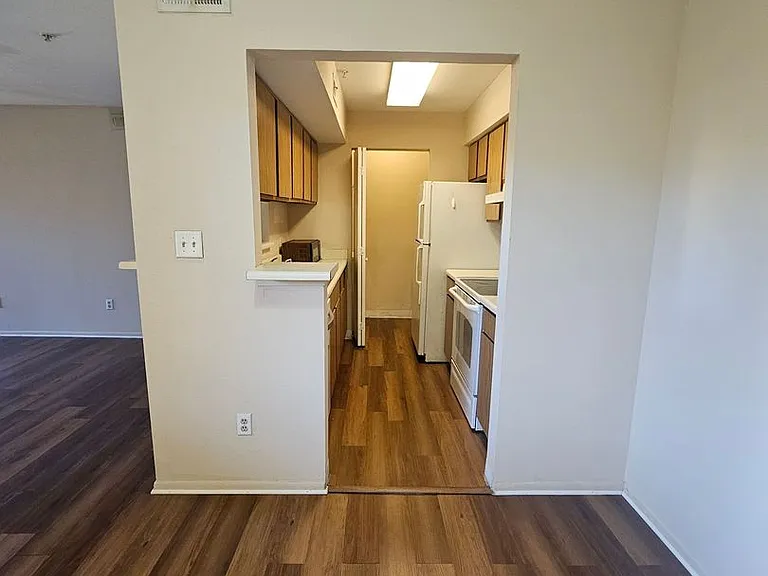 2875 Winkler Ave #518 — Photo 7