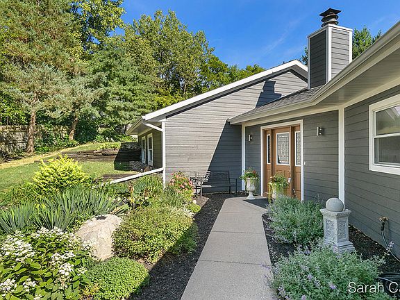 5th image of 4930 Pine Island Dr NE