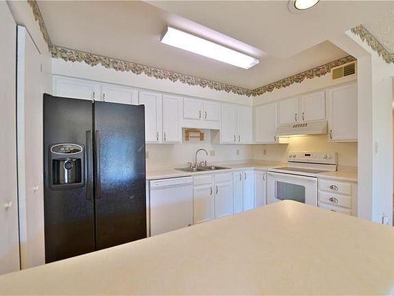 5th image of 102 Clubhouse Dr